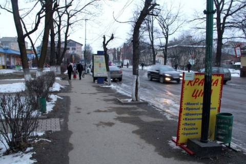 Citylight B in Nadvirna, 1,2x1,8  Grusevs'kogo, perukarna Kapriz, mag.Kastan, napramok ruhu do Majdanu Sevcenka Photo 1