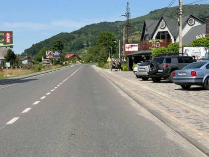 Billboard B in Yaremche, 3x6  Траса Н-09 Мукачево-Львів, виїзд з міста в сторону Івано-Фр, 300 перед АТБ, сувенірний ринок Карпатські Делікатеси, напрямок руху на Івано-Франківськ Photo 3