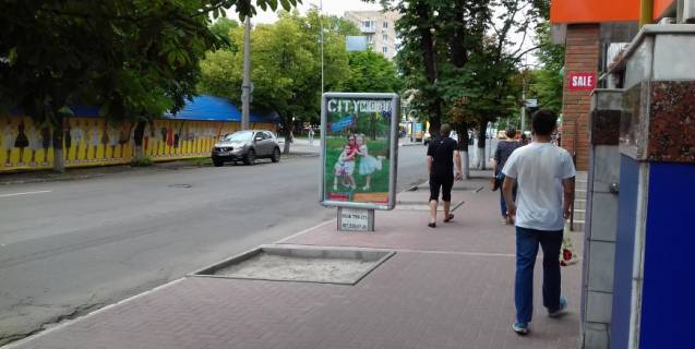 Citylight A in Kremenchuk, 1,2х1,8  st. Nebesnoj sotni (Proletarskaa), vozle d. No 24/14 naprotiv TC "Proletarskij" vozle kafe "Maska" v storonu ostanovki "Centr" Photo 1