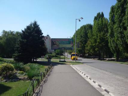 Billboard B in Krivy Rig mkr-n Vsebrats'ke-2 (Makulan) 2/65,  gotel' "Bratislava" misce najbil'soi koncentracii ludej ta transportu v r-ni Makulanu Photo 1
