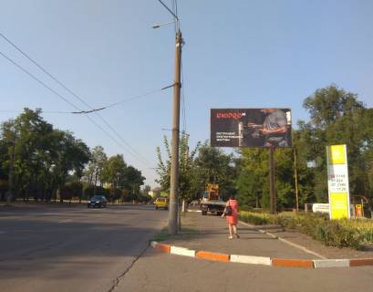 Billboard A in Krivy Rig av. Metalurgiv, 2a, zapravka "Sun Oil" napramok ruhu vid Arseloru do av. Metalurgiv Photo 1