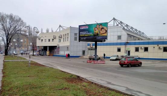 Prismatron, Prism A in Krivy Rig st. Geroiv ATO, 30a  navproti Dzampsiti. Velika kil'kist' transportu ta pisohodiv.  Garnij oglad vid AC VIZA ta stoanki pered Vikonkomom KMR. - 488256 Photo 1