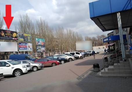 Billboard A in Krivy Rig st. Geroiv ATO, 30a naproti vihodu z TC Sil'po. Verhna liva. Publicne misce. Bagato transportu. Porad Vikonkom KMR, centr VIZA. Rozvazal'ni centri, stancia svidkisnogo tramvau. Photo 1