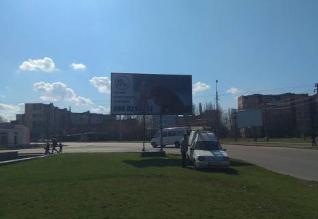 Billboard B in Krivy Rig st. I. Avramenka, stancia ST Vecirnij bul'var.  Rinok Vecirnij. Mk-n Vecirnij napramok ruhu vid V.Velikogo do Balakina. Sirokij oglad z dorogi. Photo 1