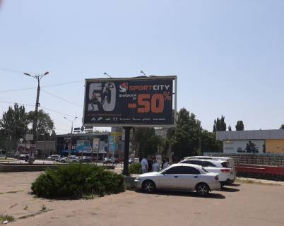 Prismatron, Prism A in Krivy Rig av. Miru, 37, 95-j kvartal.Centr mista. TC Plaza 1, 2, 3. Mag Halva, ATB, Mak Donal'ds, mag Antoska. Central'ne kil'ce. Najbil'sij trafik ruhu transportu mista. - 378093 Photo 1