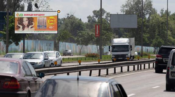 Billboard B in Kyiv, Щит 3x6  Stolicne sose, 290m do AZS GLUSCO, vid Pivdennogo mosta Photo 1