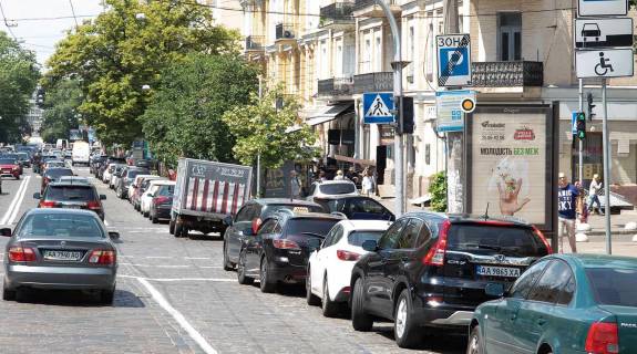 Cityscroll A in Kyiv, Скролер 1.2х1.8  Bogdana Hmel'nic'kogo st. 40 Photo 1