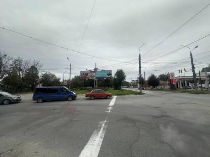 Billboard A in Chernivtsi, Щит 3x6  Izmajlivs'ka st. / Sicovih stril'civ st., pravij, z centru Photo 1