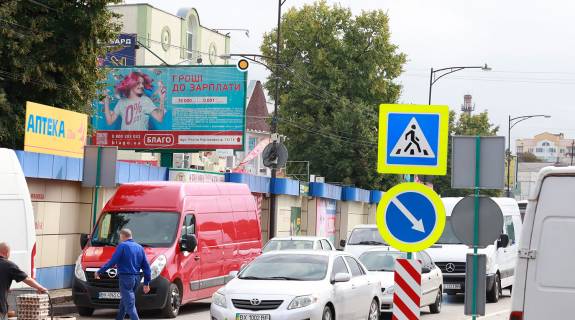 Billboard B in Kam'yanets-Podilsky, Щит 3x6  Knazej Koratovicej st. / Pervomajskaa st., rynok !!! Razmer 3010h6010 mm !!! Photo 1