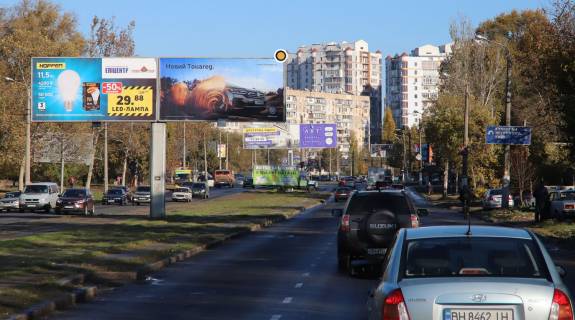 Billboard A in Odessa, Щит 3x6  Balkivs'ka st., 83 (na rozpodil'cij smuzi) prava Photo 1
