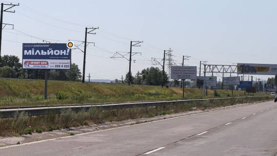 Billboard B in Kiev roads, Щит 3x6  Novoobuhivs'ka trasa, 21 +250 livoruc, 50 m. za mostom cerez r.Siverka B Photo 1