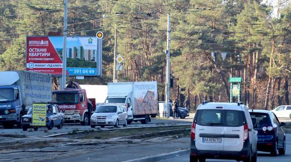 Billboard B in Kyiv, Щит 3x6  Navoi A. st. / Miropil's'ka st., r-n "Unist'", vid rinku Photo 1