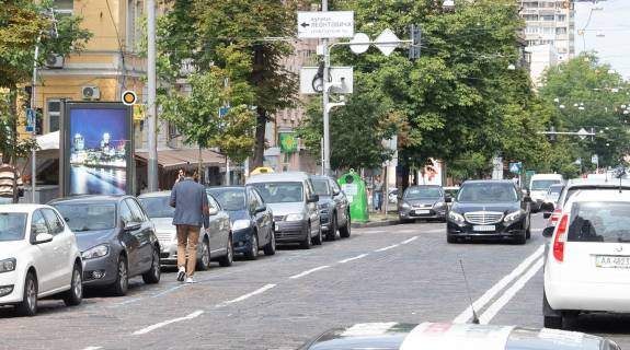 Citylight B in Kyiv, Сітілайт 1.2х1.8  Bogdana Hmel'nic'kogo st. 27/1 Photo 1