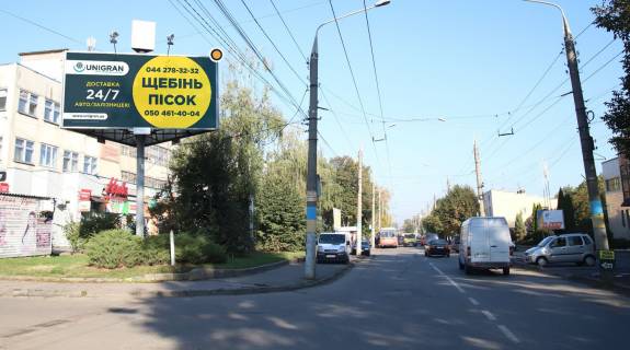 Billboard B in Chernivtsi, Щит 3x6  Golovna st. / Entuziastiv st., v centr Photo 1