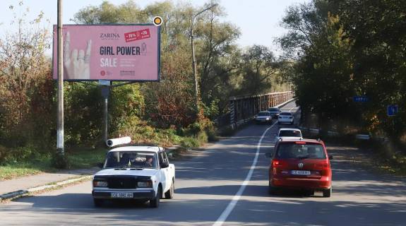 Billboard B in Chernivtsi, Щит 3x6  Sicovih stril'civ st., mist, viizd z mista Photo 1