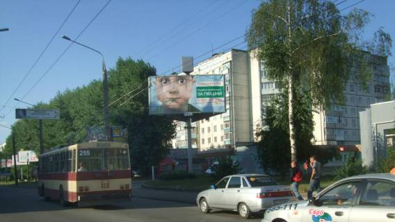 Billboard A in Chernivtsi, Щит 3x6  Golovna st. / Entuziastiv st., z centru Photo 3