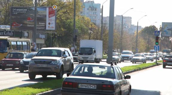 Billboard B in Odessa, Щит 3x6  Nebesnoi Sotni prosp., 47/1-A (bila pisohidnogo perehodu) Photo 1