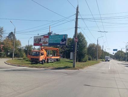 Billboard A in Chernivtsi, Щит 3x6  Izmajlivs'ka st. / Sicovih stril'civ st., pravij, z centru Photo 2
