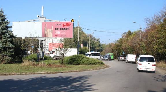 Billboard A in Chernivtsi, Щит 3x6  Izmajlivs'ka st. / Sicovih stril'civ st., pravij, v centr Photo 1