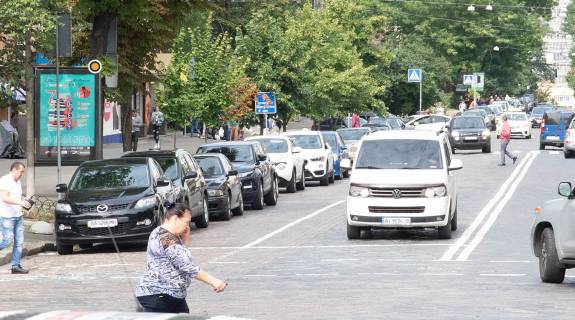 Citylight B in Kyiv, Сітілайт 1.2х1.8  Bogdana Hmel'nic'kogo st. 33 Photo 1