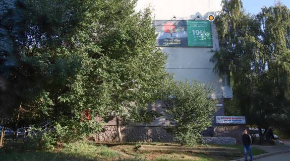 Billboard A in Chernivtsi, Щит 3x6  Geroiv Majdanu st. (Cervonoarmijs'ka), 65, v centr Photo 1