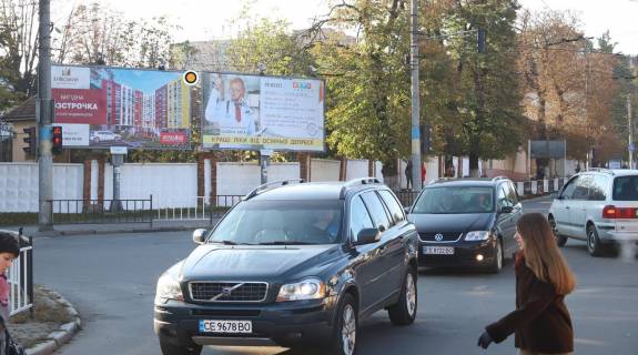 Billboard B in Chernivtsi, Щит 3x6  Sadova st. / Geroiv Majdanu st. (Cervonoarmijs'ka), doav.Nezaleznosti Photo 1