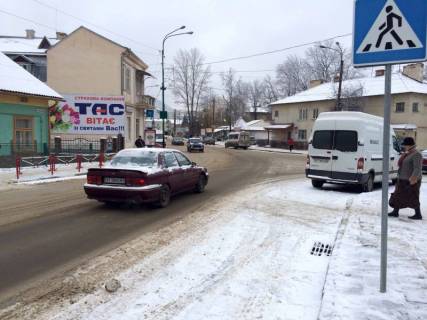 Billboard B in Nadvirna, 3x6  Soborna-Sevcenka-Cornovola, plosa Vicnnogo Vognu, torgovij centr Lev, napramok ruhu na Ivano-Frankivs'k, Bogorodcani Photo 1