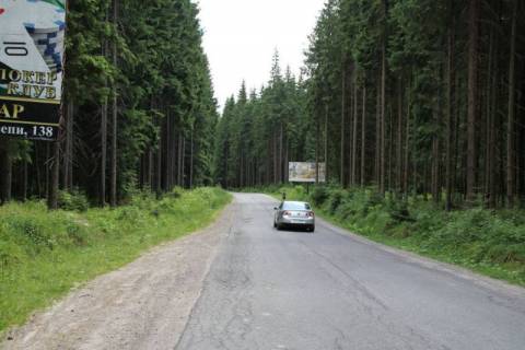 Billboard A in Bukovel, 3x6  Trasa N-09 Mukacevo-L'viv, doroga vid Bukovela do Ivano-Frankivs'ka (s.Polanica),  vidpoc. kompleks Carina, Bat'kivs'kij porig, 300 m pered perehrestam z trasou, napramok ruhu na Ivano-Frankivs'k Photo 1