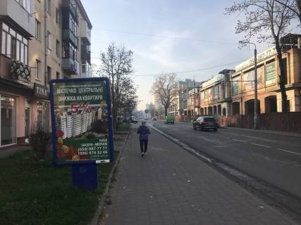 Citylight B in Ivano-Frankivsk, 1,2х1,8  st. Mel'nika pocatok kvitkovogo bazaru vid st. Nezaleznosti naproti Ekstim Centru Photo 1