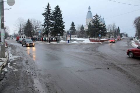 Citylight B in Nadvirna, 1,2x1,8  Cornovola-Soborna-Sevcenka, plosa Vicnnogo Vognu, torgovij centr Lev, napramok ruhu na Aremce, Bukovel' Photo 1