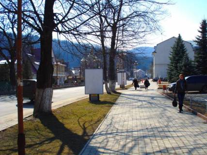 Citylight A in Yaremche, 1,2x1,8  Trasa N-09 Mukacevo-L'viv, Svobodi, TK Aremce, bank Hresatik, mag. Rosana, napramok ruhu na Bukovel' Photo 1