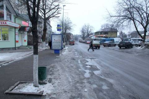 Citylight B in Nadvirna, 1,2x1,8  Grusevs'kogo, apteka, NetGrup, avtozupinka na Pasicnu, Pniv, napramok ruhu do Majdanu Sevcenka Photo 1