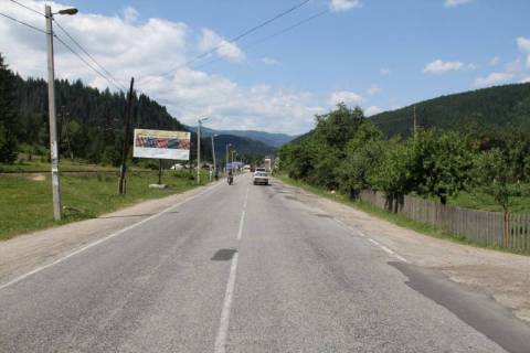 Billboard B in Mykulychyn, 3x6  Trasa N-09 Mukacevo-L'viv, 250 m pered gotelem Gerdan, viizd z selisa, napramok ruhu na Ivano-Frankivs'k Photo 1