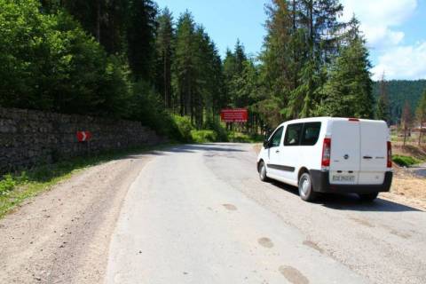 Billboard B in Bukovel, 3x6  Trasa N-09 Mukacevo-L'viv, doroga na Bukovel' (s.Polanica), pocatok sela, lisnictvo, 3 km 300 m do Bukovela, napramok ruhu na Bukovel' Photo 1
