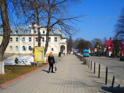 Citylight B in Yaremche, 1,2x1,8  Trasa N-09 Mukacevo-L'viv, Svobodi, central'na mis'ka alea, privokzal'na plosa, z/d vokzal, napramok ruhu na Ivano-Frankivs'k Photo 1