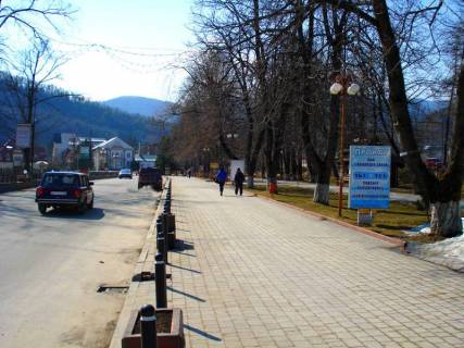 Citylight A in Yaremche, 1,2x1,8  Trasa N-09 Mukacevo-L'viv, Svobodi, central'na mis'ka alea, privokzal'na plosa, z/d vokzal, napramok ruhu na Bukovel' Photo 1