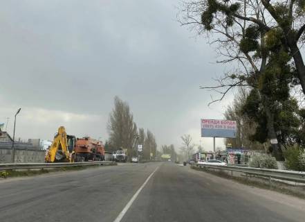 Billboard A in Gorenichy, Board 3x6м  вул. Столична, біля "Ірпіньводоканал", 100м. до виїзду на перехресття з а/д М06 Киев-Чоп, "Сільпо", "АТБ-Маркет", АЗС "КЛО-Борщ", Аптека "Доброго Дня", Винний маг. "WINETIME", Суші "Найс", з Києва в бік с. Гореничі Photo 1