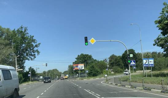 Billboard A in Bucha, Board 3x6м  вул. Дачна/вул. Ватутіна, світлофор, навпроти "Садівницьке ТОВ Вишневе", поруч АЗС "Спецтранссервіс", зупинка "пгт Ворзель", "Нова Пошта 2", 350м. до  "Ринковий комплекс Бучанський", Ресторан "Хатинка Пекаря", Автодорога М-07 Київ-Ковель-Ягодин, Photo 1