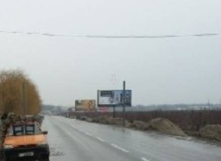 Billboard A in Novosilki, Board 3x6м  st. Sadova/st. Primis'ka, perehresta, zupinka "Sadi",  "Avtomajsterna", Kav'arna "Zepa Bar", pered povorotom v sad,  uzbicca dorogi Cabani-Novosilki, v bik Kieva Photo 1