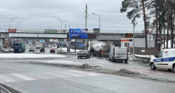 Video Billboard A in Gostomel, 6х3  s. Gostomel', na svitlofori viizd z s. Buca pered slahoprovidom v napramku Kieva. Prava.  Mozlivo ak 12h3 - 452542 Photo 1
