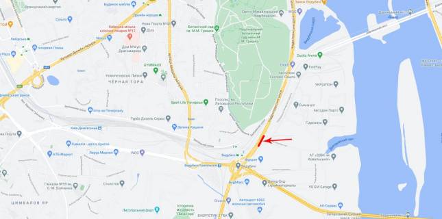 Non-Standard A in Kyiv, 8x2  Naddniprans'ke sose, zboku Naberezno-Pecers'koi dorogi, ruh v napramku Pivdennogo mostu scheme