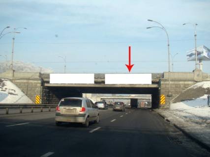 Non-Standard A in Kyiv Slahoprovid Navodnic'kij na peretini bul'v. Druzbi Narodiv ta Nabereznim sose, v napramku centru (pravoruc) Photo 1