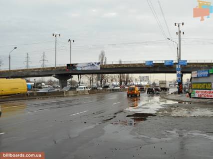 Non-Standard B in Kyiv Slahoprovid tramvajnij cerez pr-t Suhevica Romana na peretini Kibal'cica st. i Zakrevs'kogo, vid centru (livoruc) Photo 1