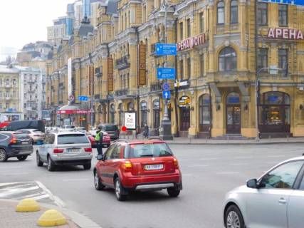 Cityscroll A in Kyiv, 1,2x1,8  Bessarabs'ka plosa bila bud. 1/3 No1, Arena Siti, ruh v napramku bst. L.Ukrainki Photo 1