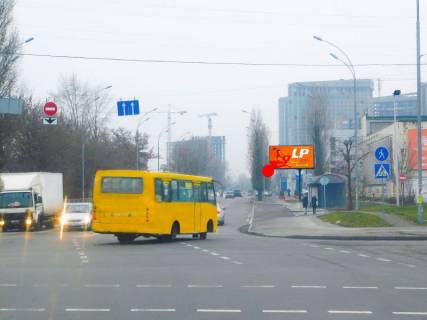 Billboard A in Kyiv, 3x6  Zdolbunivs'ka st. 3, magazin "New Balance", ruh v napramku Dniprovs'ka nab. Photo 1