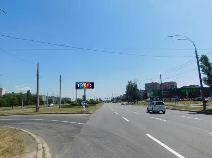 Video Billboard A in Kyiv, 12x4  Suhevica Romana pr-t, naperehresti vid Pivnicnogo mostu, navproti supermarketu "Novus" v napramku Troesini - 527265 Photo 1