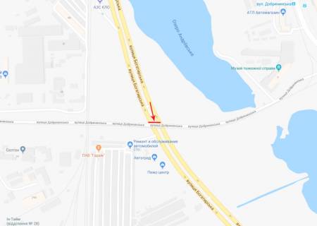 Non-Standard A in Kyiv Slahoprovid na peretini st. dobrinins'kij ta Bogatirs'kij, v napramku do centru (pravoruc) scheme