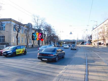 Video Billboard B in Kyiv, 3,14x2,32  Kirilivs'ka (Frunze) st. 107, ruh v napramku st. O. Teligi - 391433 Photo 1