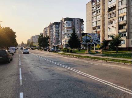 Billboard A in Novoyavorivsk st.Banderi 19 (Magazin 1000 dribnic') Photo 1
