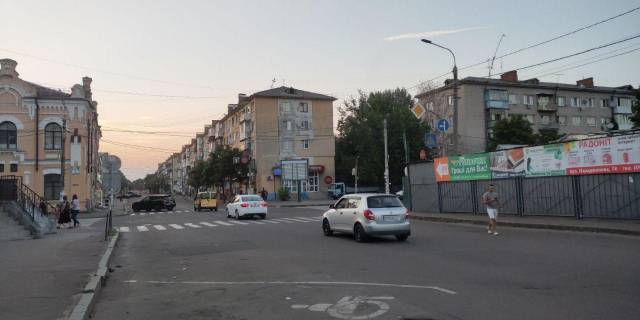 Non-Standard B in Zhytomyr st. Hlibna 16/st.Gogolivs'ka 1 (Hlebnij rinok, Sil'po, Fokstrot) Photo 1